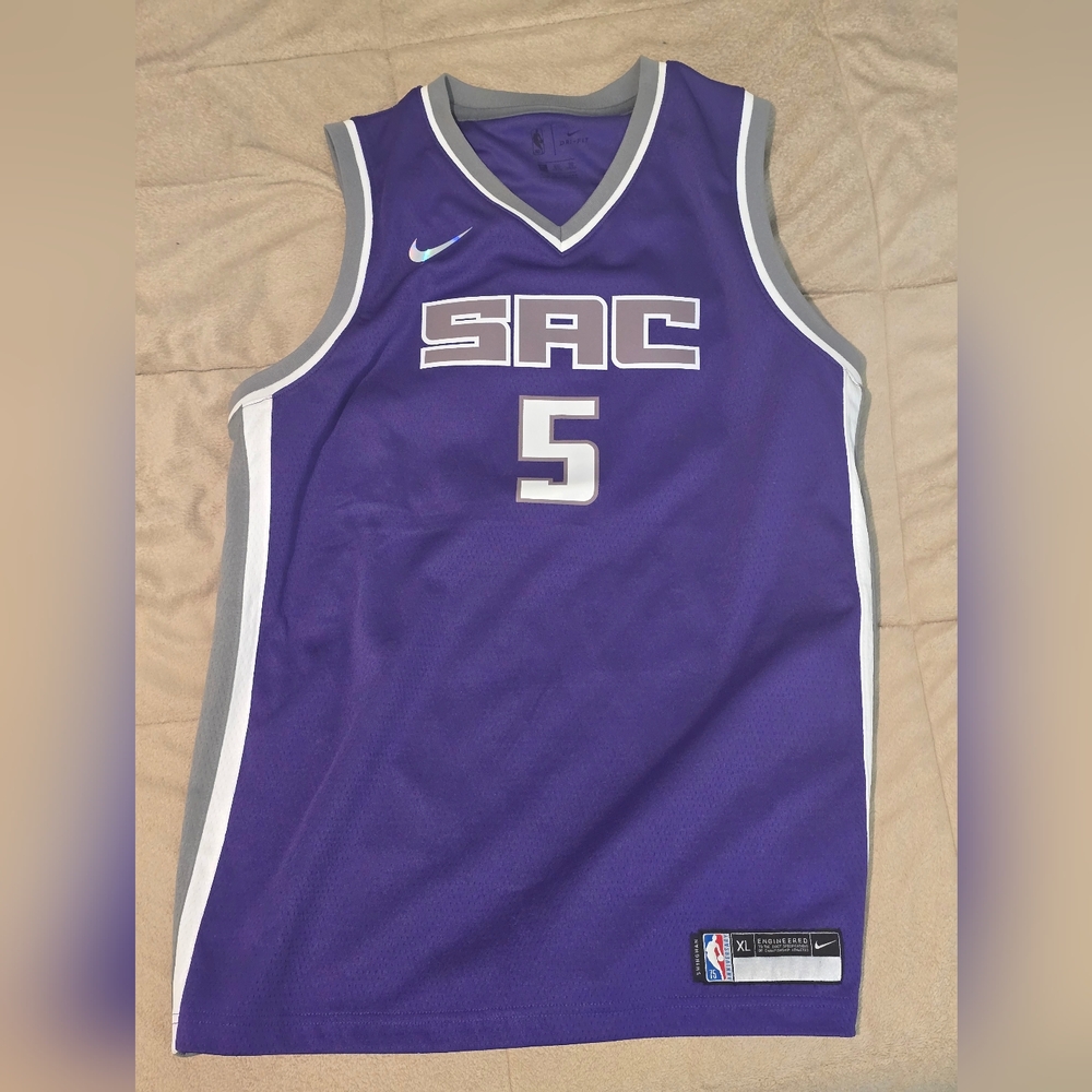 Sacramento Kings Nike Purple Swingman D'aaron Fox jersey -  Boys size XL